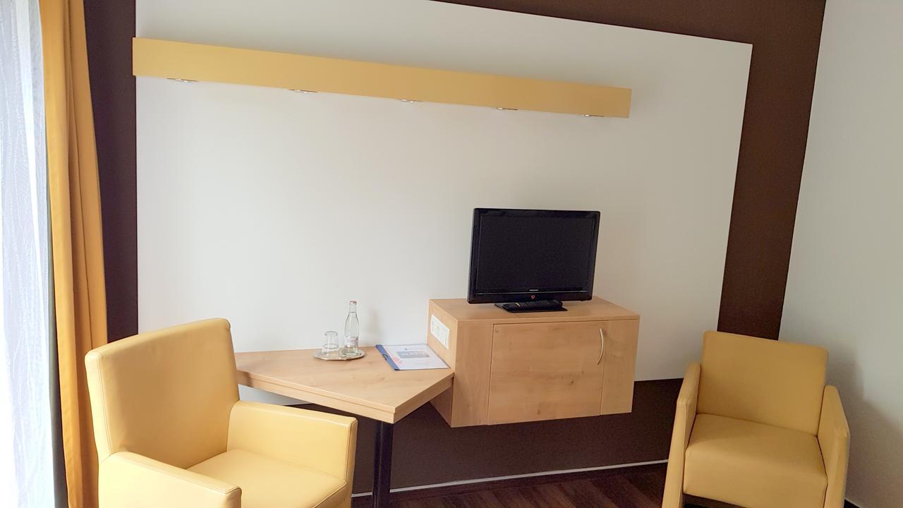 Landhotel & Gasthaus Altenburg Niedenstein エクステリア 写真