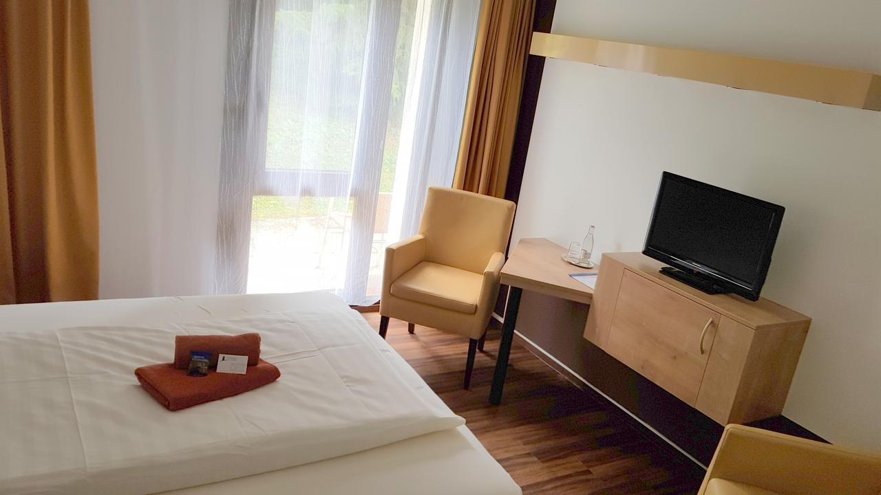 Landhotel & Gasthaus Altenburg Niedenstein エクステリア 写真